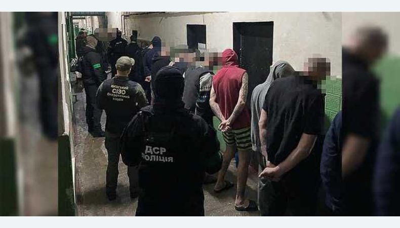 До 14 років тюрми засуджено «смотрящого», який організовував доставку і збут наркотиків на територію Київського СІЗО