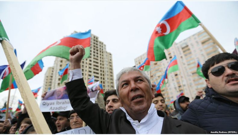 В Азербайджані продовжуються протести