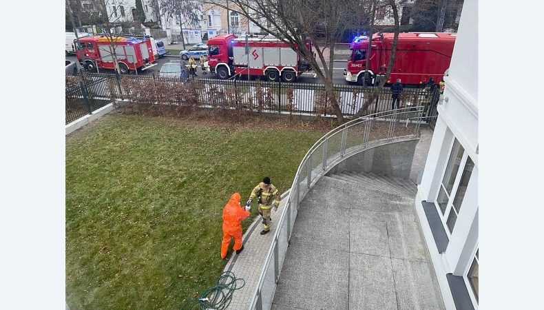 Підозрілі листи до Українських посольств відправлялися з автосалону Tesla в Німеччині