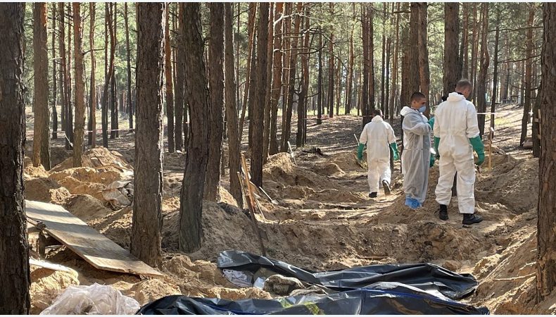 На кладовищі в Ізюмі ексгумували тіла 320 цивільних і 18 військовослужбовців ЗСУ