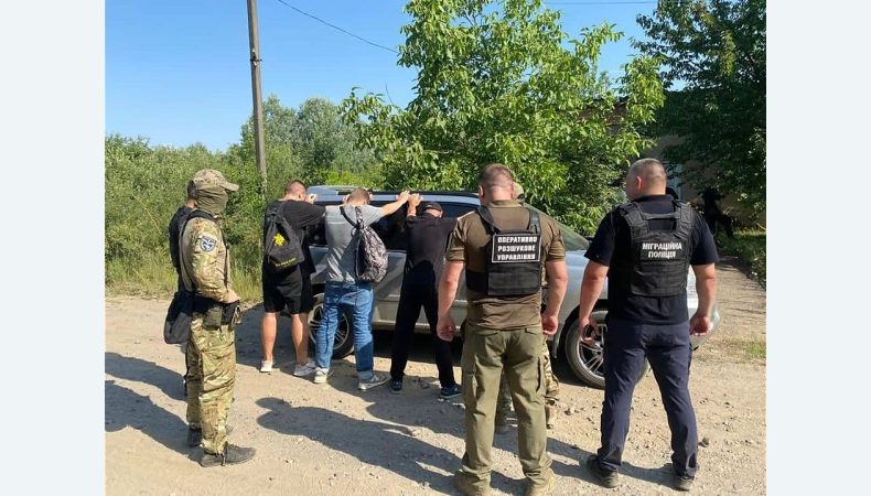 На Закарпатті прикордонники впіймали на гарячому чергового переправника