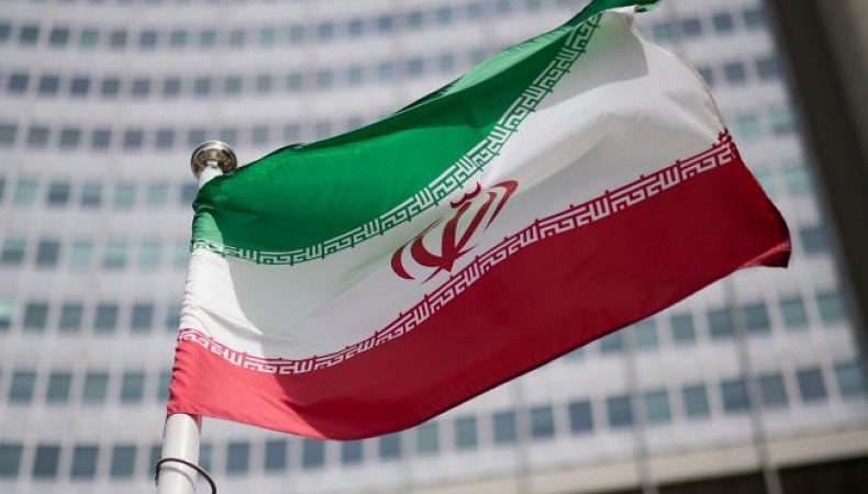 Іранська валюта впала до рекордного рівня на тлі протестів та «дружби» з рф