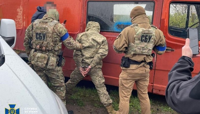 СБУ затримала зрадника, який «полював» на HIMARS і розвідував склади з боєприпасами ЗСУ на Одещині