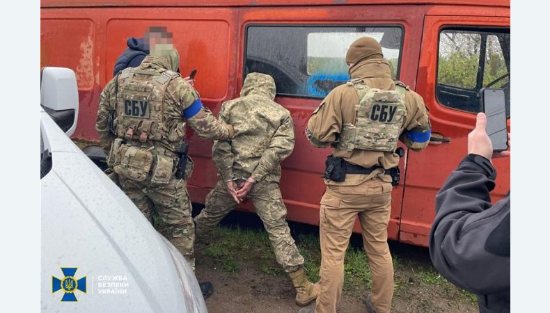 СБУ затримала зрадника, який «полював» на HIMARS і розвідував склади з боєприпасами ЗСУ на Одещині