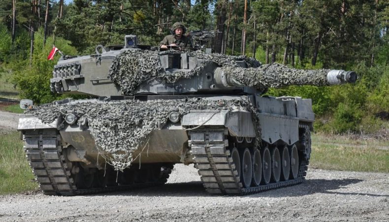 Бундестаг знову відклав термінові постачання танків Leopard Україні