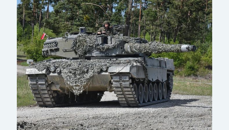 Бундестаг знову відклав термінові постачання танків Leopard Україні