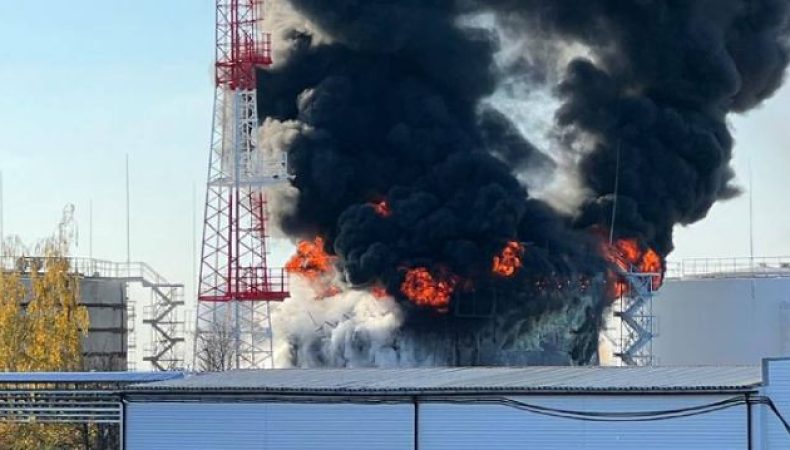 Під Бєлгородом палає нафтобаза