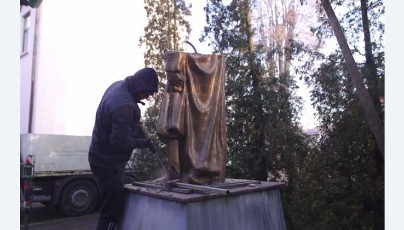 В Чернівцях знесли останній пам&amp;#039;ятник Пушкіну