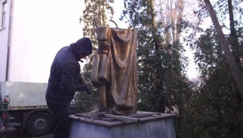 В Чернівцях знесли останній пам&amp;#039;ятник Пушкіну