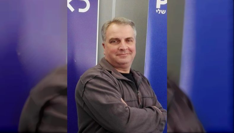 Відомий ізраїльський журналіст Ростислав Гольтцман: «В Израиле политики продолжают свою работу наёмных менеджеров, и несут ответственность за свою работу».