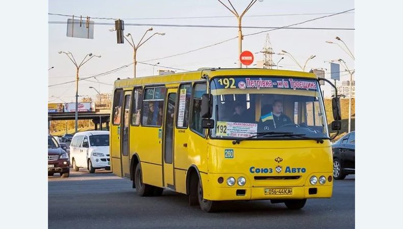 У Києві запропонували ввести безготівкову оплату в маршрутках