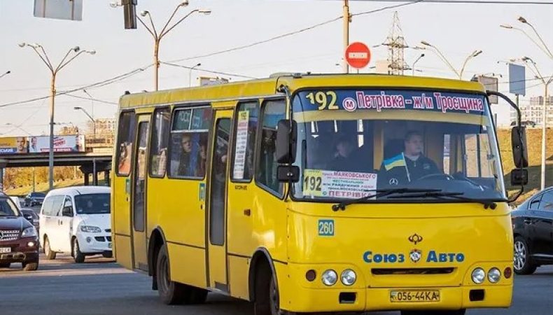 У Києві запропонували ввести безготівкову оплату в маршрутках
