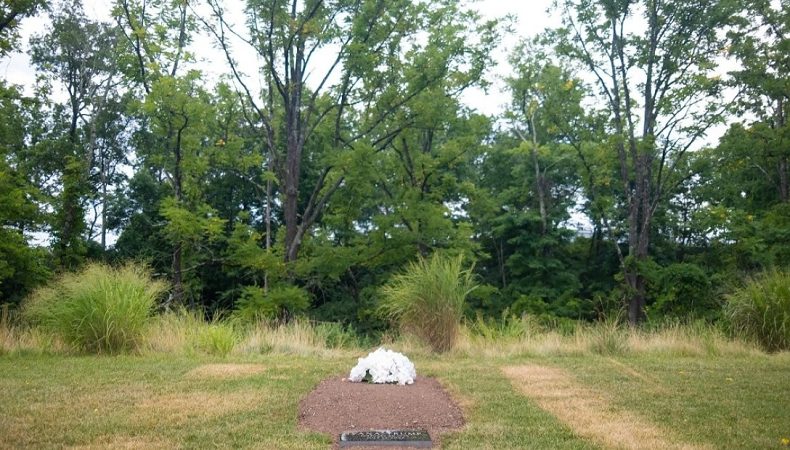 Трамп похоронил свою жену на поле для гольфа