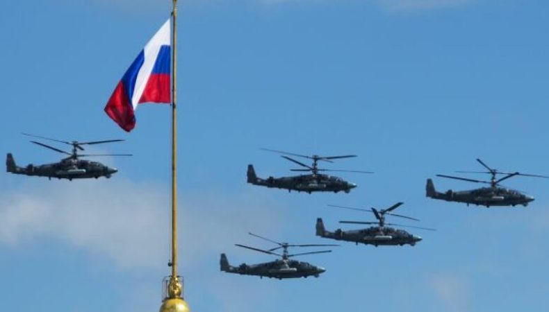 Цілий день бойові гвинтокрили летять у напрямку Азовсталі: військова активність зростає у Маріуполі