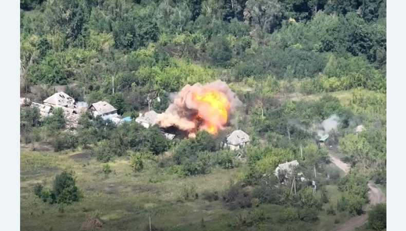 ЗСУ знищили ворожу техніку, склад із боєприпасами і живу силу ворога в Харківській області