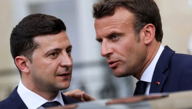 Зеленський провів телефонну розмову з Макроном: обговорили місію МАГАТЕ