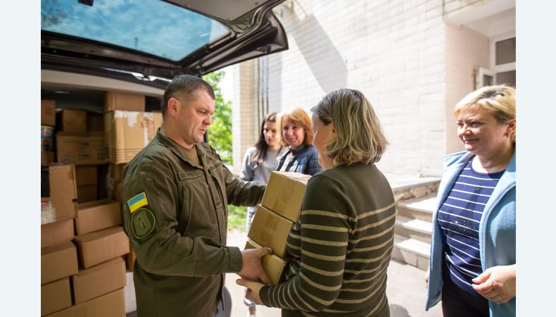 Гвардійці доставили гуманітарну допомогу вимушеним переселенцям