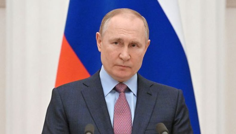 10 років за здачу в полон, дезертирство і відмову воювати: Путін підписав пакет поправок до КК