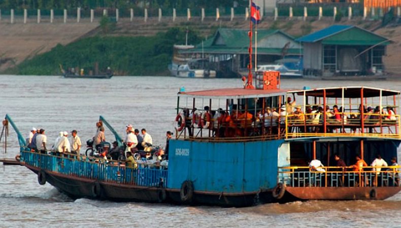 У Бангладеші потонуло судно із понад 70 пасажирами