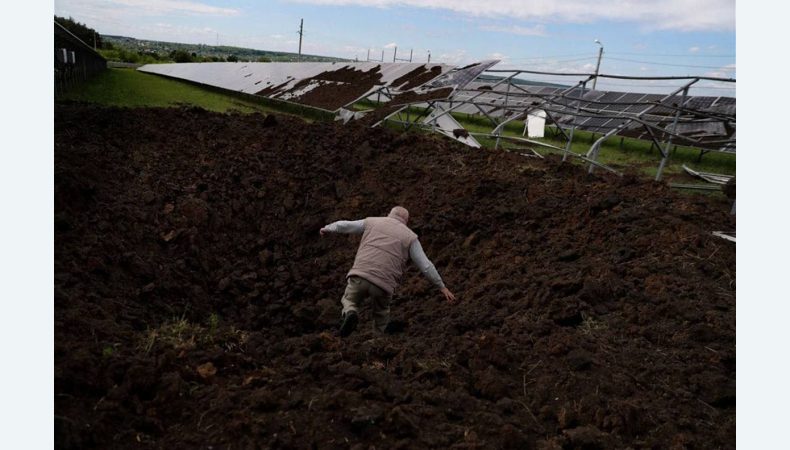 Росіяни обстріляли сонячну електростанцію на Харківщині