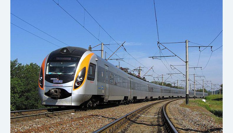 «Укрзалізниця» прискорює два міжнародних поїзди з та до Києва