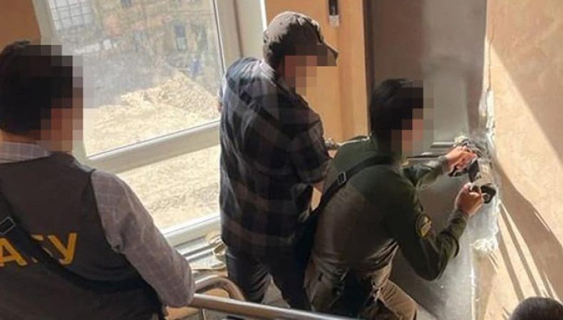 СБУ затримала керівника охорони нардепа Деркача: подробиці