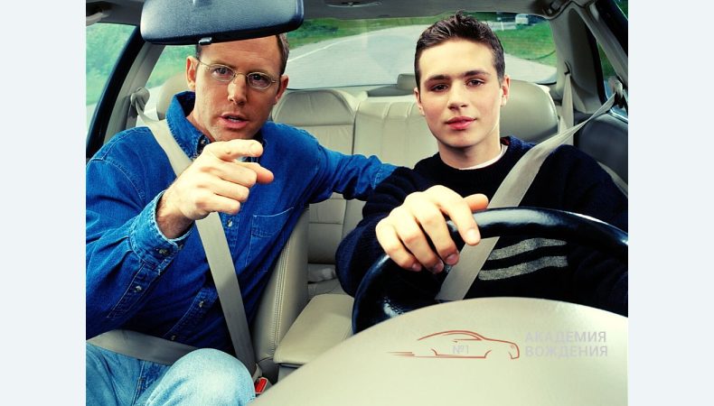 В Україні хочуть дозволити керування авто з 16 років