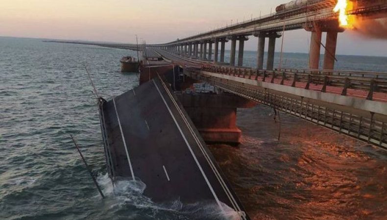 Момент прильоту по Кримському мосту