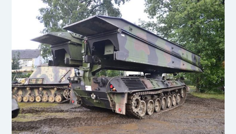 Німеччина передасть Україні 16 танкових мостоукладачів (ВІДЕО)
