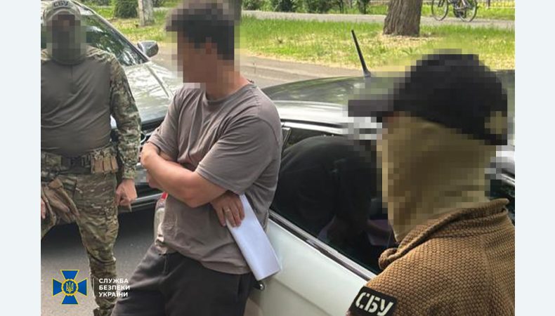 В Одесі ділок намагався підкупити посадовця оборонного підприємства