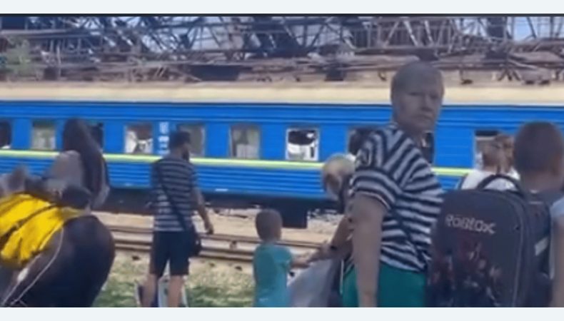 Ракетний удар по Дніпру: постраждав пасажирський поїзд(
