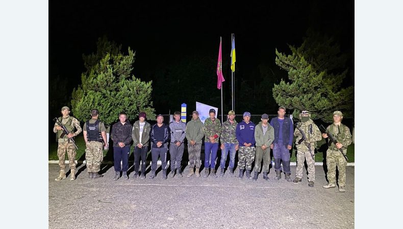 Уночі на підступах до кордону з Румунією прикордонники затримали групу осіб