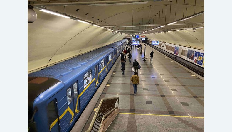 8 квітня, у Києві рух поїздів метро «червоної» лінії продовжено до станції «Академмістечко»