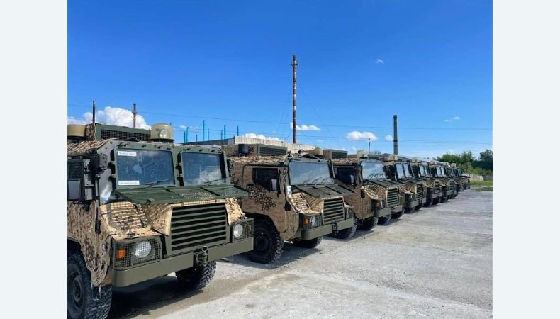 Українські військові отримали броньовані машини Pinzgauer