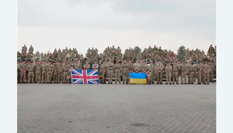 10 тисяч українських солдатів закінчили військову підготовку у Великій Британії і повертаються на фронт