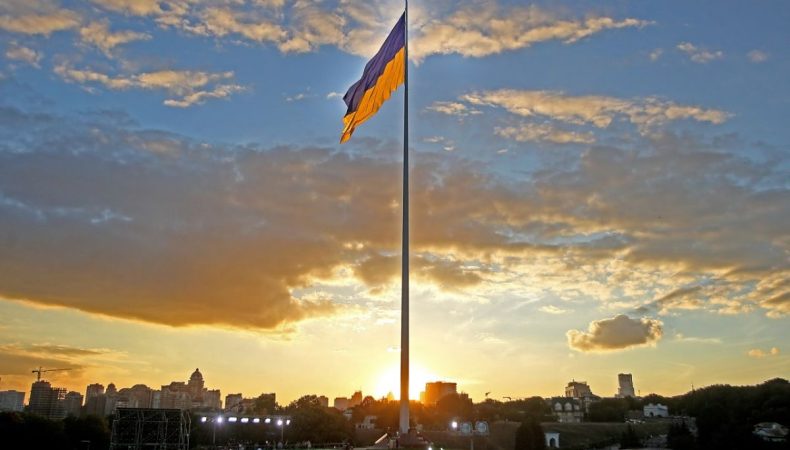 Головний стяг України поміняють до Дня державного прапора