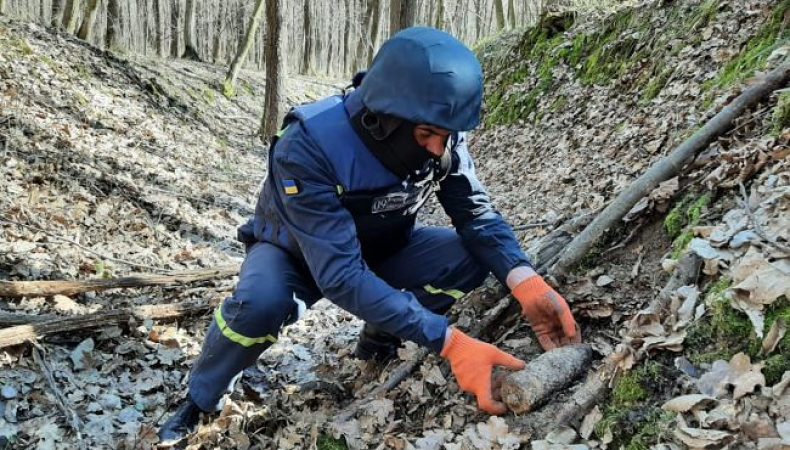 Жителів Житомирської та Запорізької областей попередили про вибухи