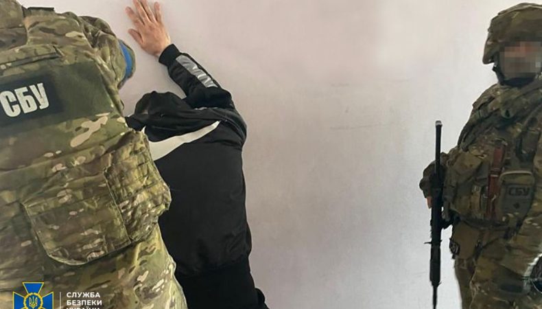 СБУ затримала ексдепутата на Одещині, який привласнив земельну ділянку на узбережжі Чорного моря