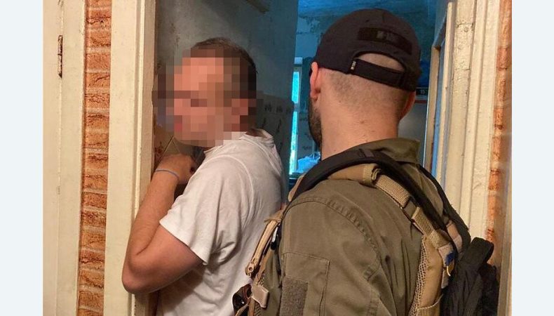 Повідомлено про підозру мешканцю Києва, який передавав ворогу дані про військових та тероборону