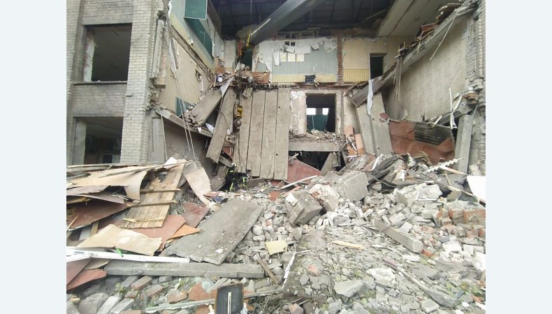 Зруйнована школа в Миколаївці внаслідок ракетного удару