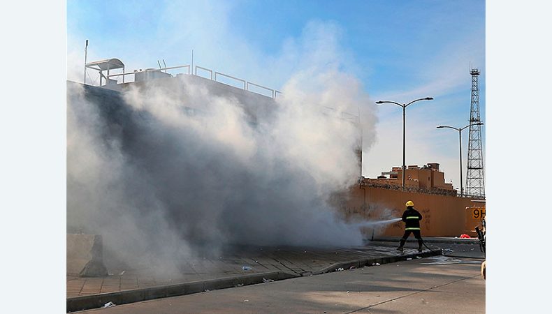 В Турции горит завод