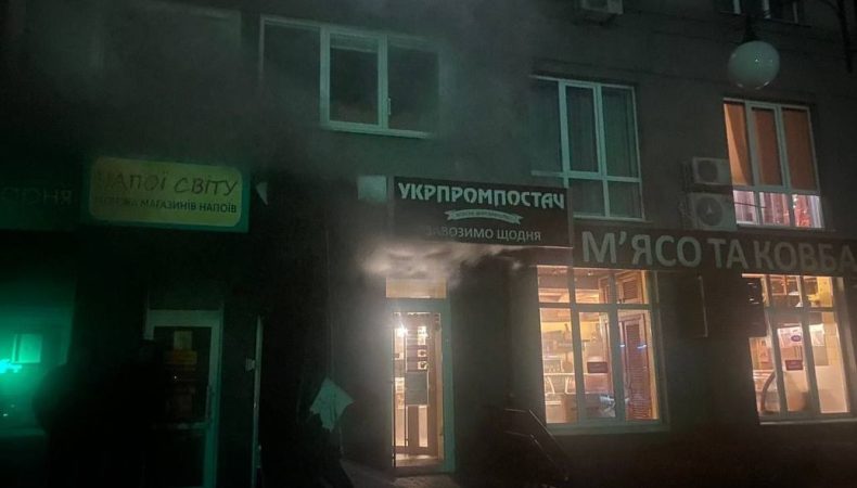 У Броварах у магазині вибухнув газовий балон, виникла пожежа (ФОТО)