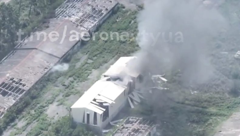 В Урожайному на Донеччині знищують російську піхоту та склади