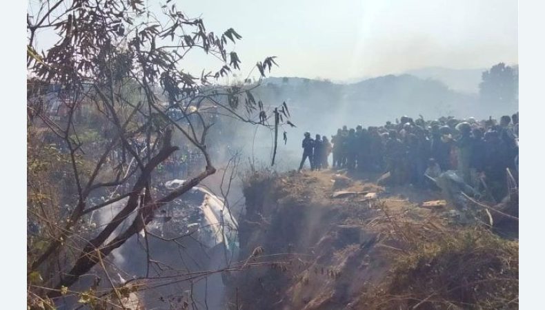 У Непалі внаслідок падіння літака загинуло щонайменше 68 осіб