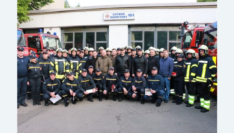 Міністр внутрішніх справ вручив державні нагороди рятувальникам ДСНС у Харківський області