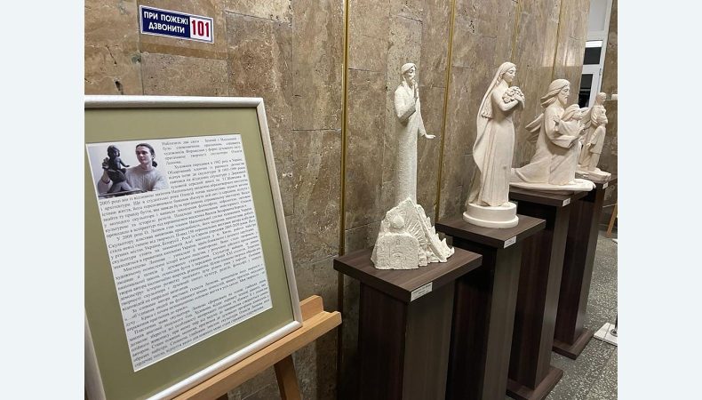 У Ценральному госпіталі МВС презентували виставку «Молитва у скульптурі»