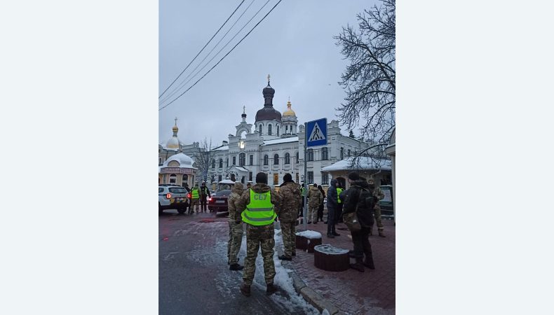 В Лаврі СБУ проводить обшуки