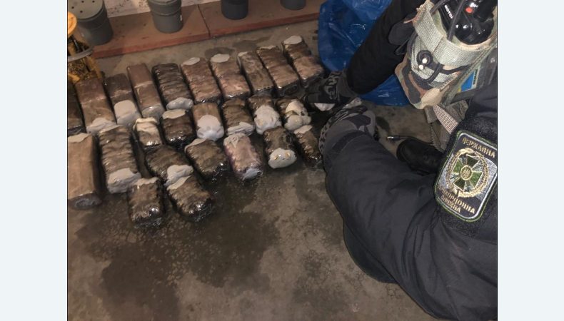 У «Ягодині» у паливному баку авто прикордонники виявили понад 21 кг наркотиків