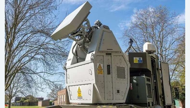 Британія успішно випробувала нову зброю, яка "спалює" рої дронів