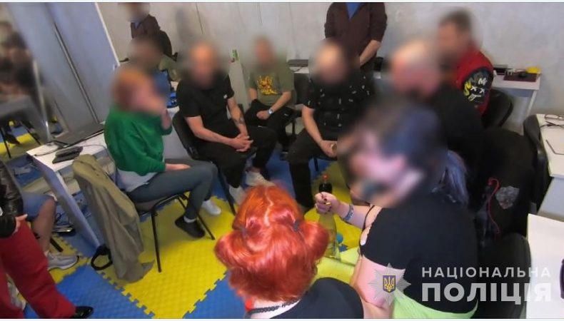 Українські поліцейські ліквідували шахрайський call-центр в Одесі, де громадян Чехії ошукали на 5,5 мільйонів гривень